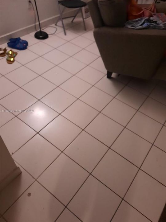 最近售出: $107,000 (2 贝兹, 1 浴室, 810 平方英尺)