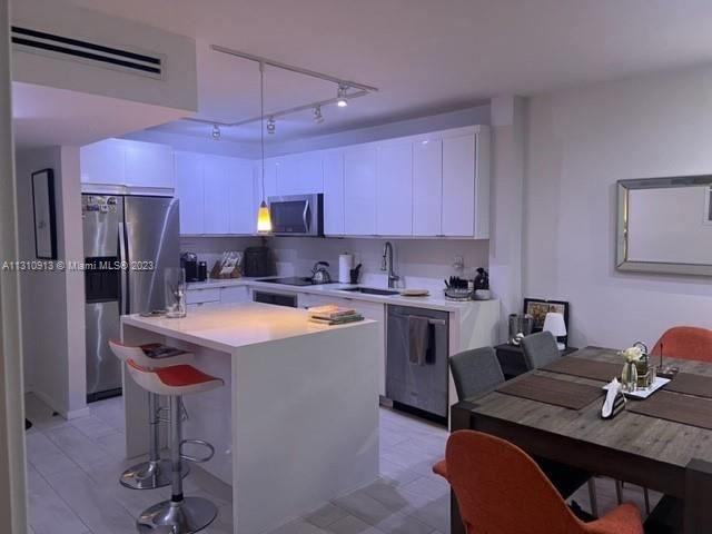 Recently Sold: $525,000 (1 beds, 1 baths, 972 Square Feet)