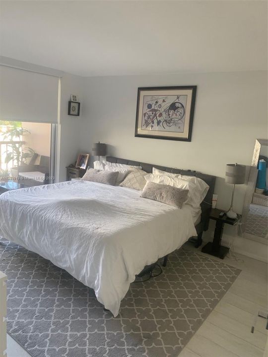 Recently Sold: $525,000 (1 beds, 1 baths, 972 Square Feet)