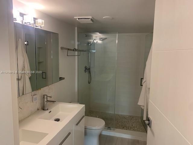 Recently Sold: $525,000 (1 beds, 1 baths, 972 Square Feet)