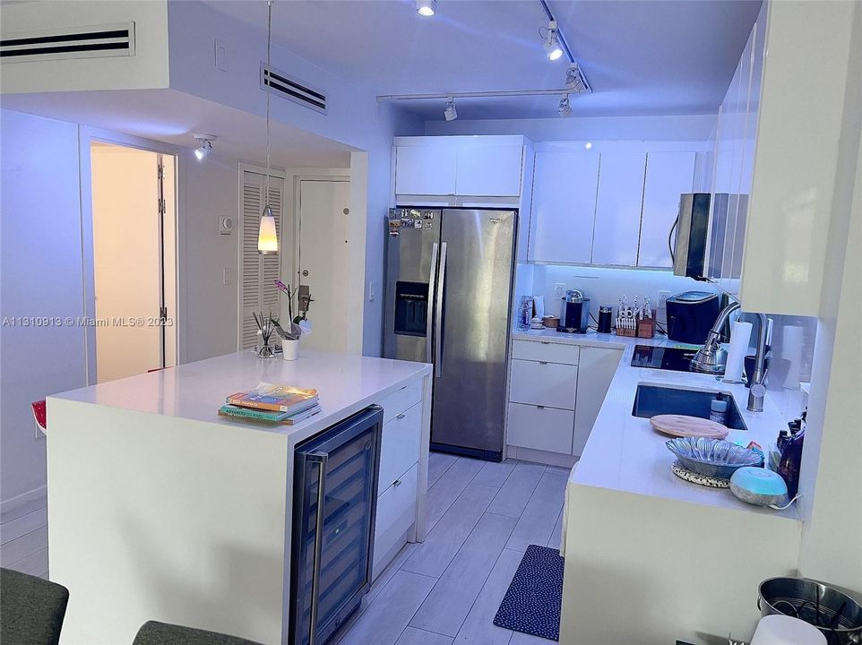 Recently Sold: $525,000 (1 beds, 1 baths, 972 Square Feet)