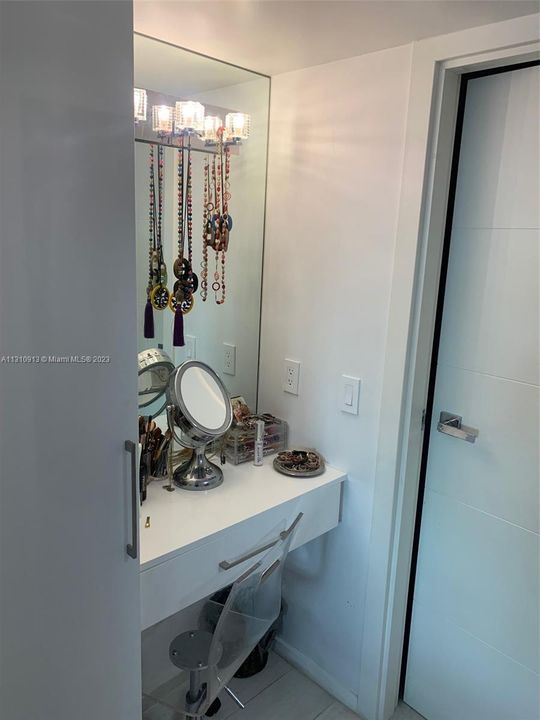 Recently Sold: $525,000 (1 beds, 1 baths, 972 Square Feet)