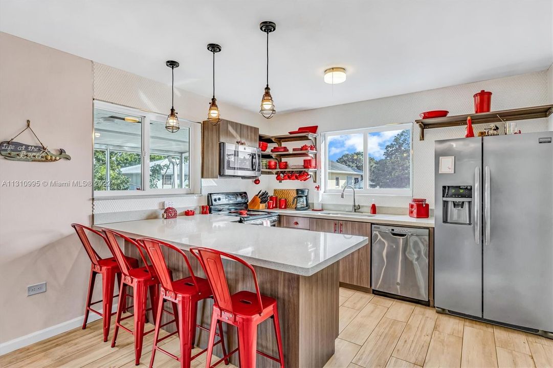 Recently Sold: $789,000 (3 beds, 2 baths, 884 Square Feet)