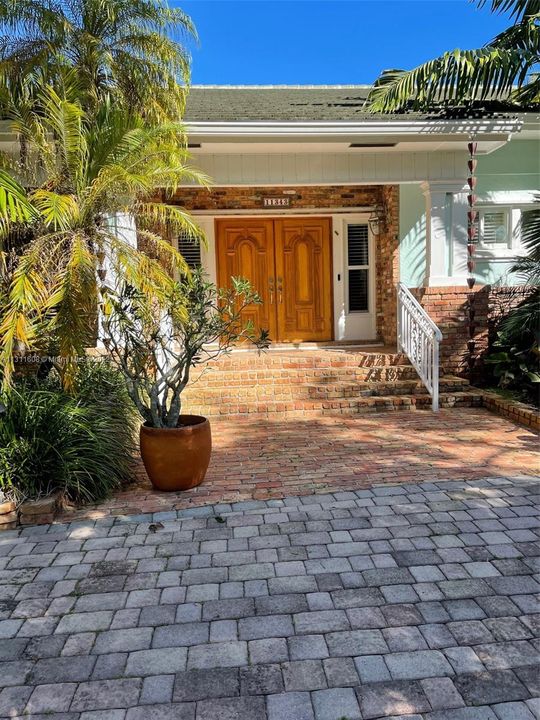 Recently Sold: $2,395,000 (4 beds, 4 baths, 2609 Square Feet)