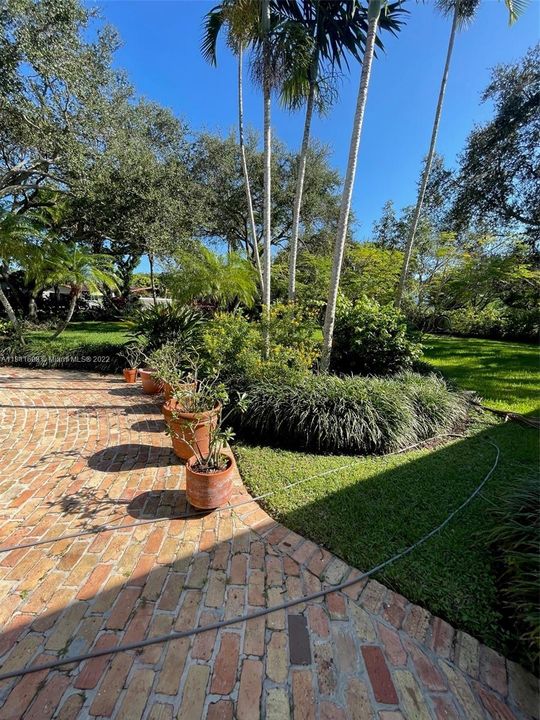 Recently Sold: $2,395,000 (4 beds, 4 baths, 2609 Square Feet)