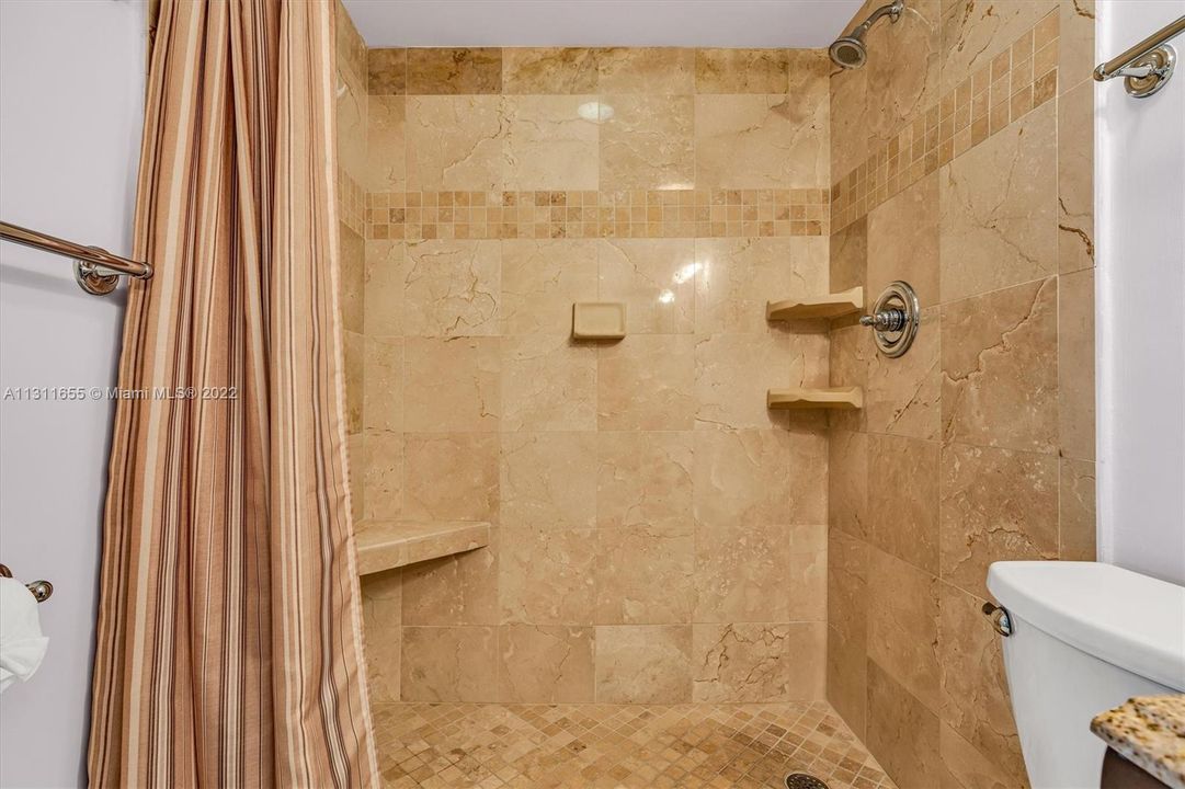 最近售出: $799,000 (2 贝兹, 2 浴室, 0 平方英尺)