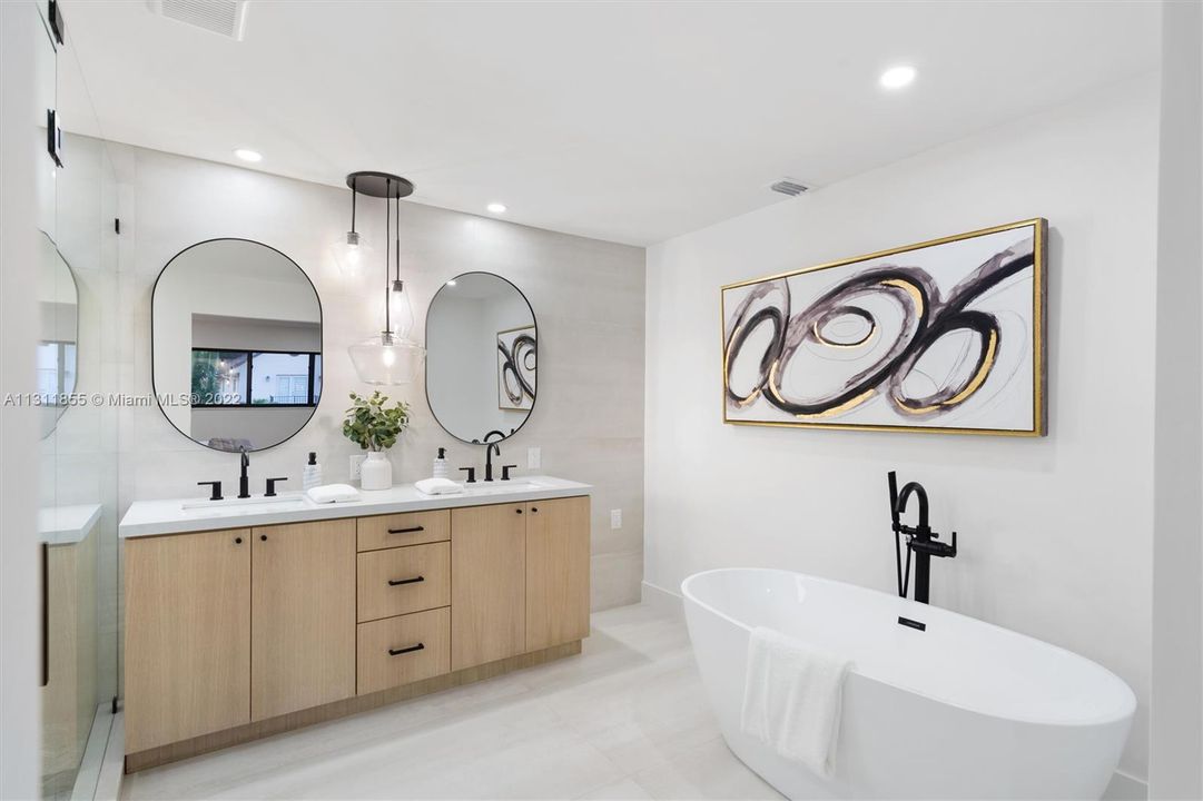 Recently Sold: $1,350,000 (5 beds, 3 baths, 3548 Square Feet)
