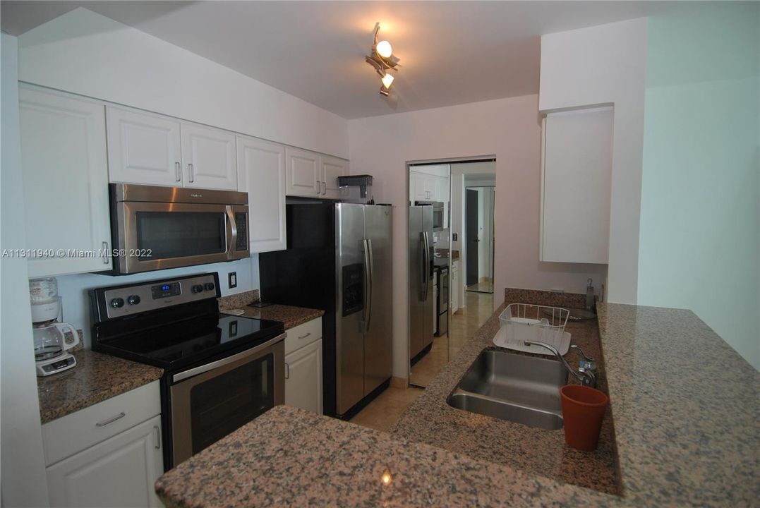 Recently Rented: $5,000 (1 beds, 1 baths, 780 Square Feet)