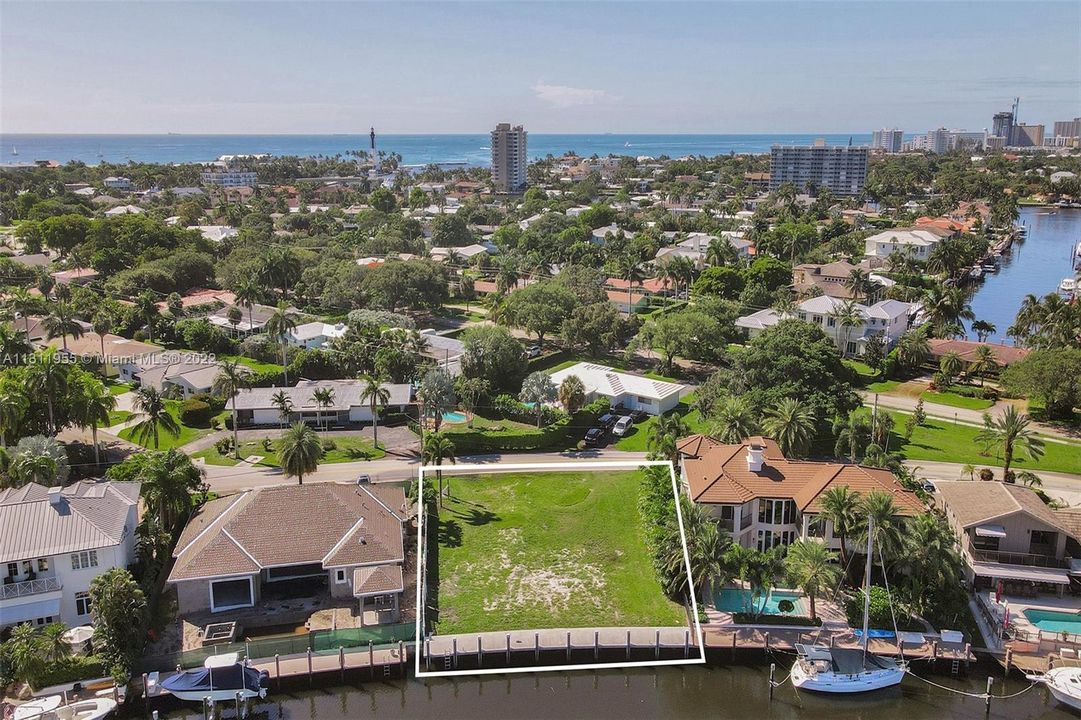 Vendido Recientemente: $2,199,800 (0.23 acres)