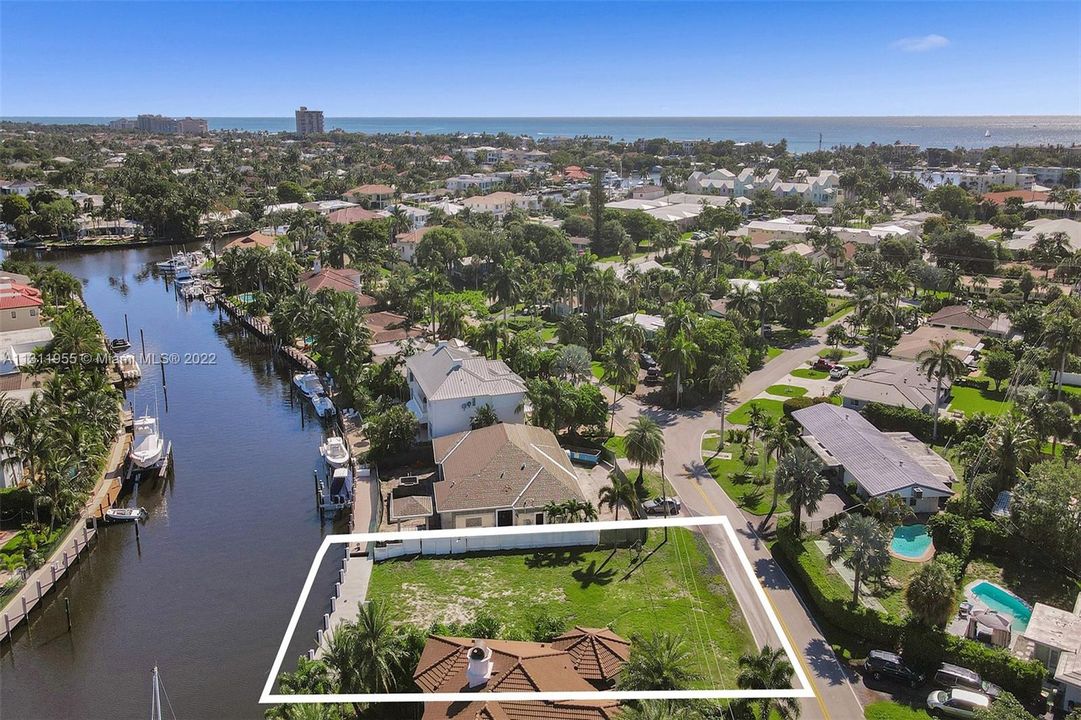 Vendido Recientemente: $2,199,800 (0.23 acres)