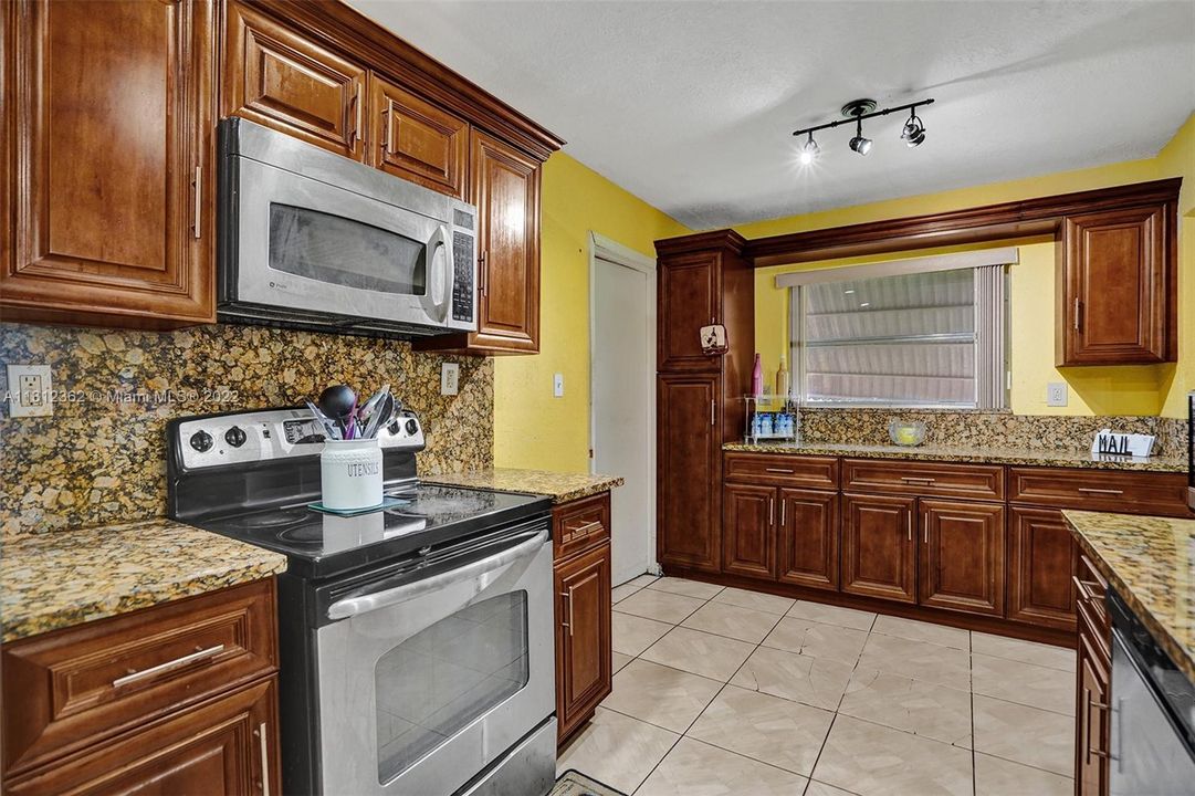 Недавно продано: $250,000 (2 спален, 2 ванн, 1068 Квадратных фут)