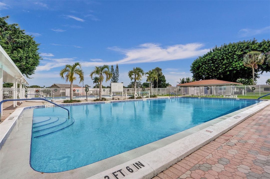 Недавно продано: $250,000 (2 спален, 2 ванн, 1068 Квадратных фут)