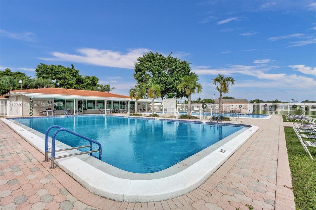 Недавно продано: $250,000 (2 спален, 2 ванн, 1068 Квадратных фут)