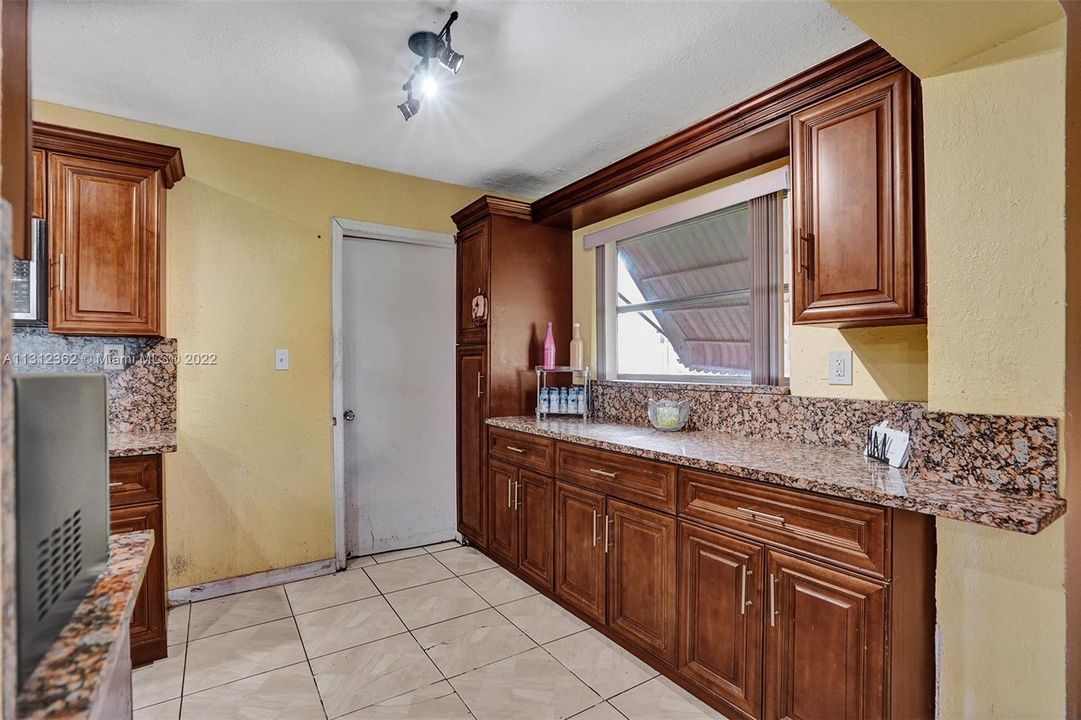 Недавно продано: $250,000 (2 спален, 2 ванн, 1068 Квадратных фут)