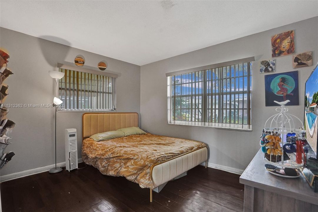 Недавно продано: $250,000 (2 спален, 2 ванн, 1068 Квадратных фут)