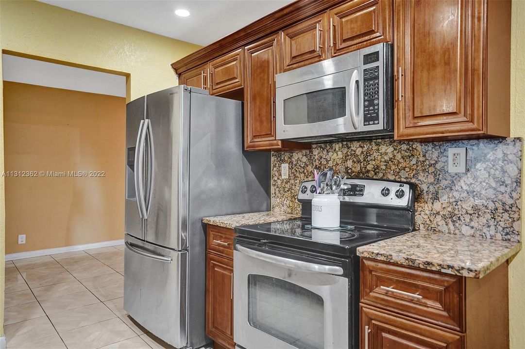 Недавно продано: $250,000 (2 спален, 2 ванн, 1068 Квадратных фут)