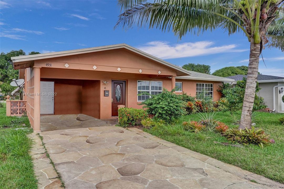 Недавно продано: $250,000 (2 спален, 2 ванн, 1068 Квадратных фут)