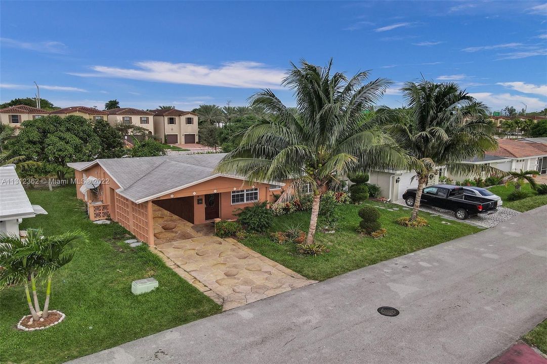 Недавно продано: $250,000 (2 спален, 2 ванн, 1068 Квадратных фут)