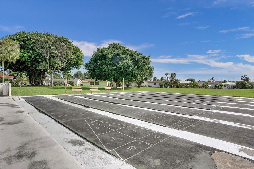 Недавно продано: $250,000 (2 спален, 2 ванн, 1068 Квадратных фут)