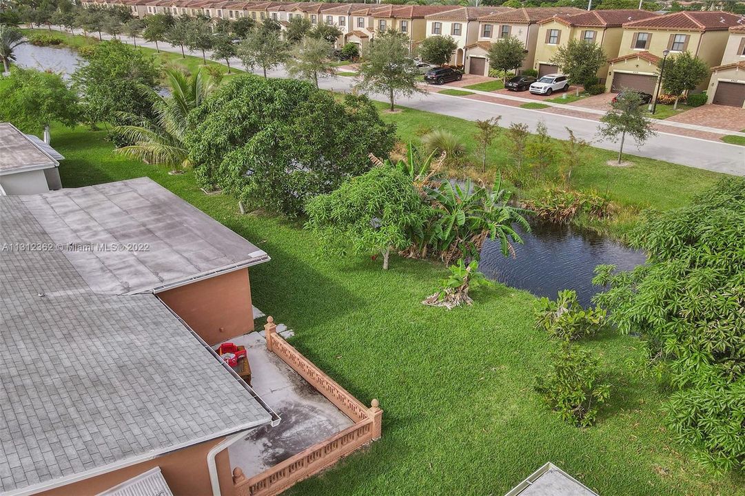 Недавно продано: $250,000 (2 спален, 2 ванн, 1068 Квадратных фут)