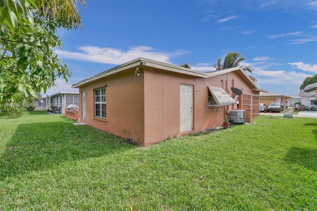 Недавно продано: $250,000 (2 спален, 2 ванн, 1068 Квадратных фут)