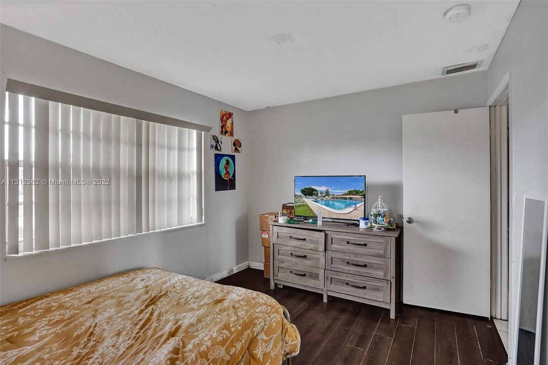 Недавно продано: $250,000 (2 спален, 2 ванн, 1068 Квадратных фут)