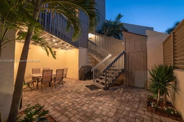 Recently Rented: $4,500 (2 beds, 2 baths, 1160 Square Feet)