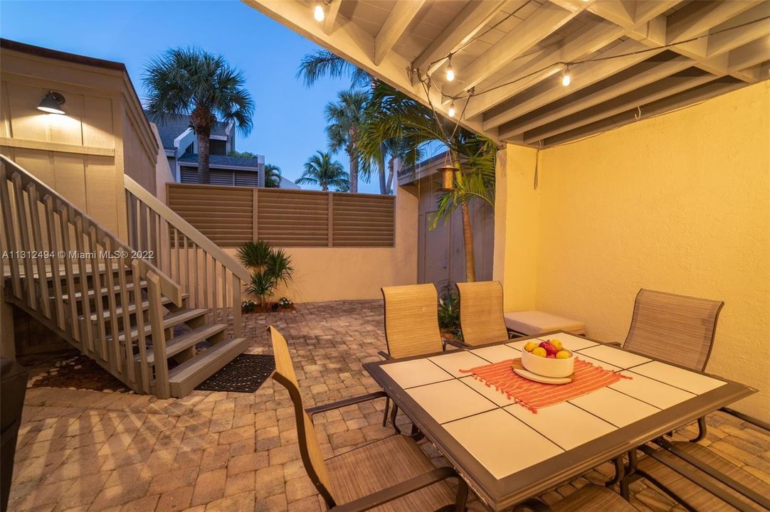 Recently Rented: $4,500 (2 beds, 2 baths, 1160 Square Feet)