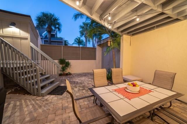 Recently Rented: $4,500 (2 beds, 2 baths, 1160 Square Feet)