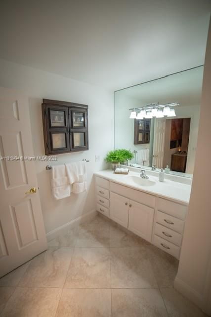 Recently Rented: $4,500 (2 beds, 2 baths, 1160 Square Feet)
