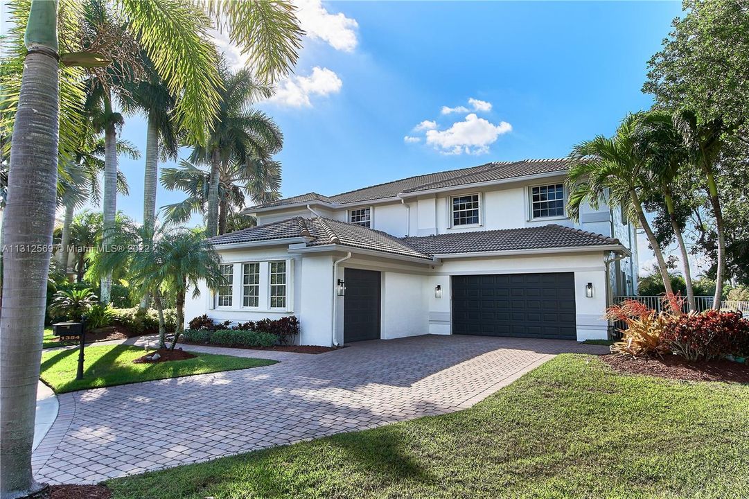 Recently Sold: $2,249,000 (5 beds, 5 baths, 5699 Square Feet)