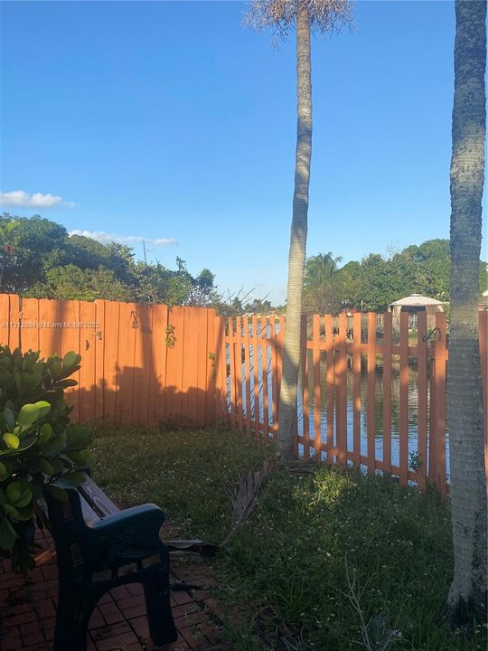 Vendido Recientemente: $289,000 (3 camas, 2 baños, 999 Pies cuadrados)