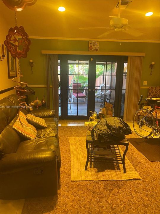 Vendido Recientemente: $289,000 (3 camas, 2 baños, 999 Pies cuadrados)