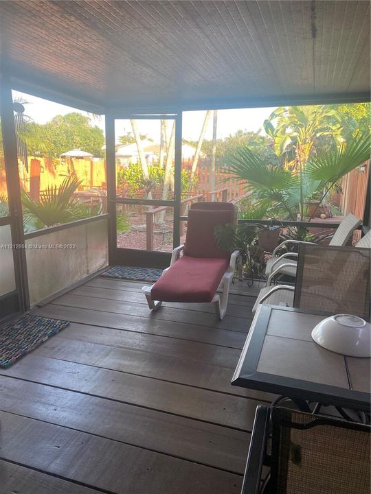 Vendido Recientemente: $289,000 (3 camas, 2 baños, 999 Pies cuadrados)