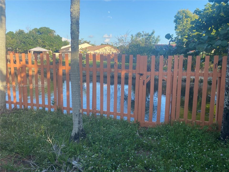 Vendido Recientemente: $289,000 (3 camas, 2 baños, 999 Pies cuadrados)