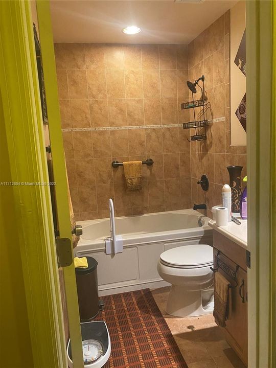 Vendido Recientemente: $289,000 (3 camas, 2 baños, 999 Pies cuadrados)