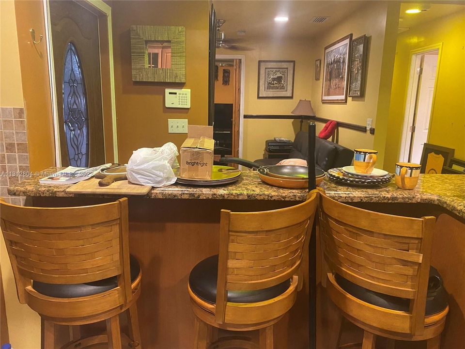 Vendido Recientemente: $289,000 (3 camas, 2 baños, 999 Pies cuadrados)