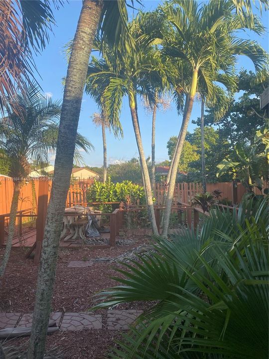 Vendido Recientemente: $289,000 (3 camas, 2 baños, 999 Pies cuadrados)