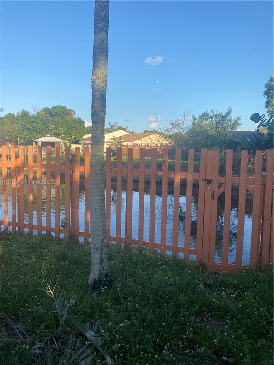 Vendido Recientemente: $289,000 (3 camas, 2 baños, 999 Pies cuadrados)