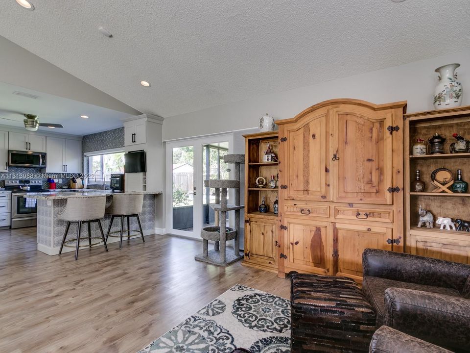 Recently Sold: $599,000 (3 beds, 2 baths, 1565 Square Feet)