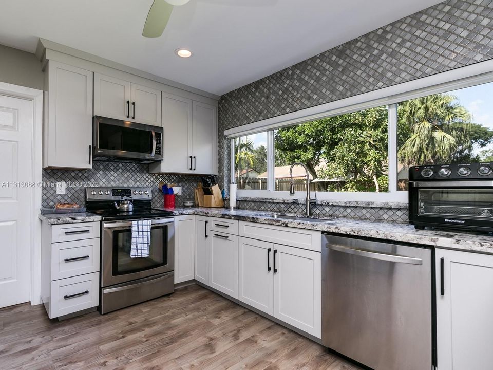 Recently Sold: $599,000 (3 beds, 2 baths, 1565 Square Feet)