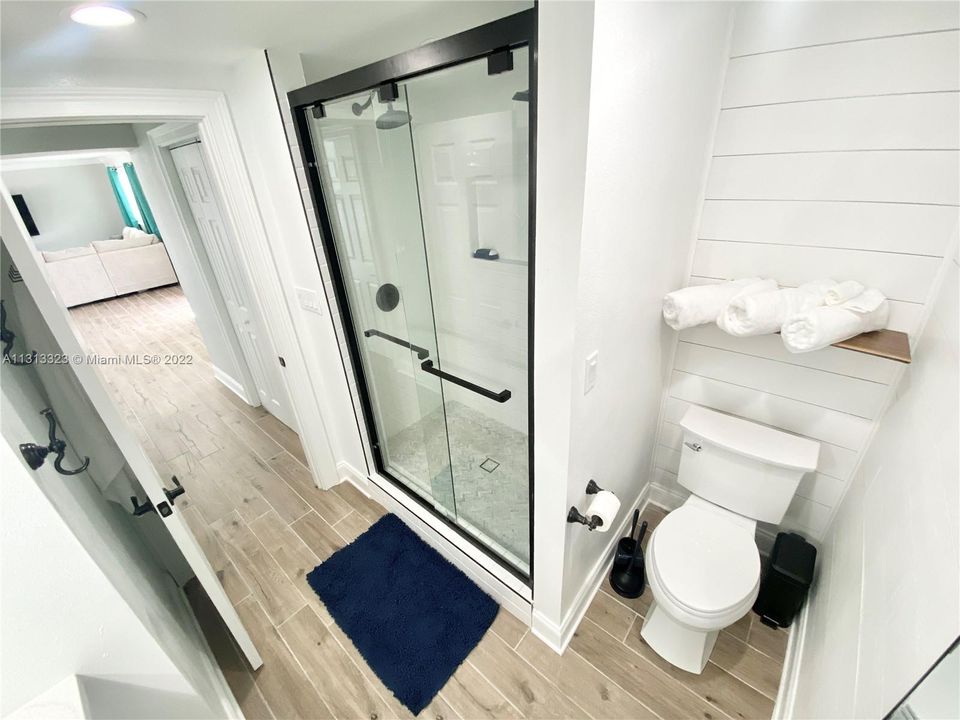 Recently Rented: $4,950 (3 beds, 2 baths, 1360 Square Feet)