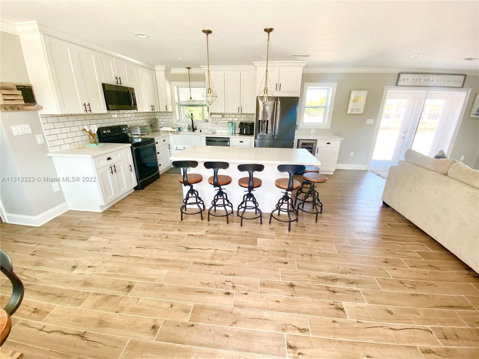 Recently Rented: $4,950 (3 beds, 2 baths, 1360 Square Feet)