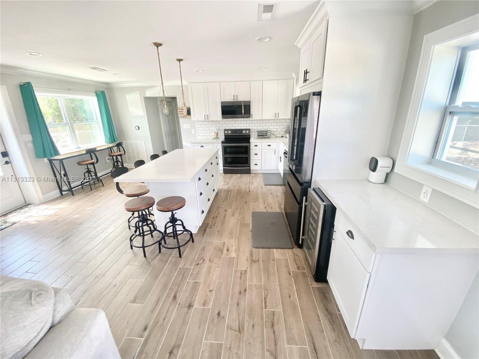 Recently Rented: $4,950 (3 beds, 2 baths, 1360 Square Feet)