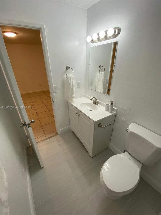 Recently Rented: $1,995 (2 beds, 1 baths, 920 Square Feet)