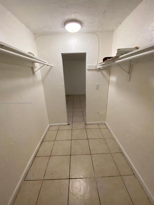 Recently Rented: $1,995 (2 beds, 1 baths, 920 Square Feet)