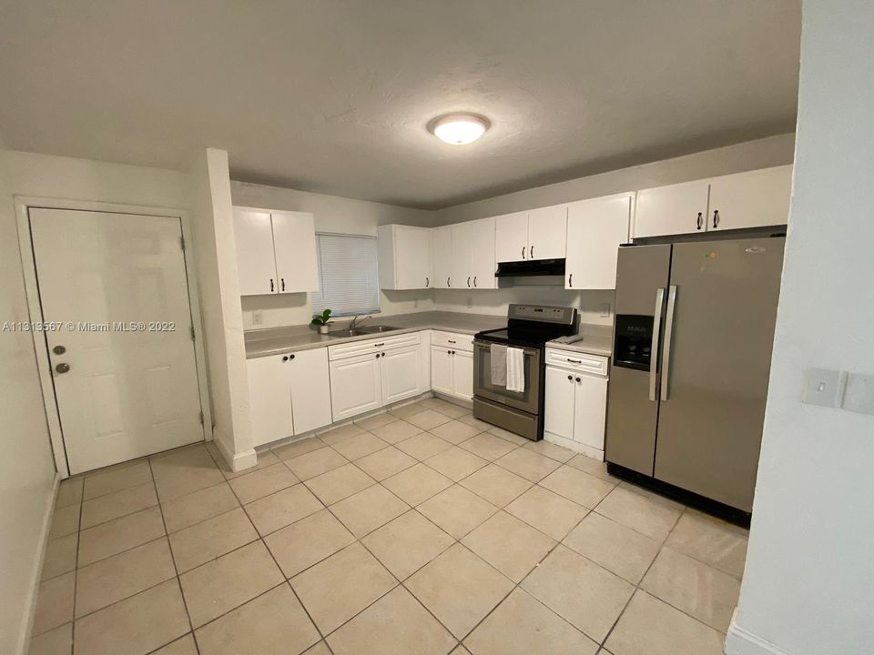 Recently Rented: $1,995 (2 beds, 1 baths, 920 Square Feet)