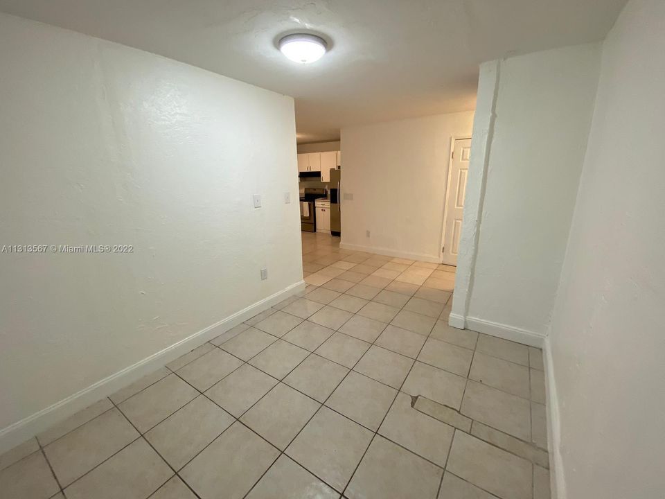 Recently Rented: $1,995 (2 beds, 1 baths, 920 Square Feet)