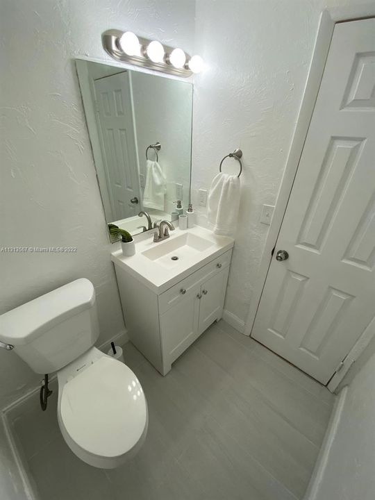 Recently Rented: $1,995 (2 beds, 1 baths, 920 Square Feet)