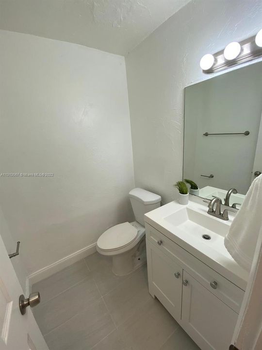 Recently Rented: $1,995 (2 beds, 1 baths, 920 Square Feet)